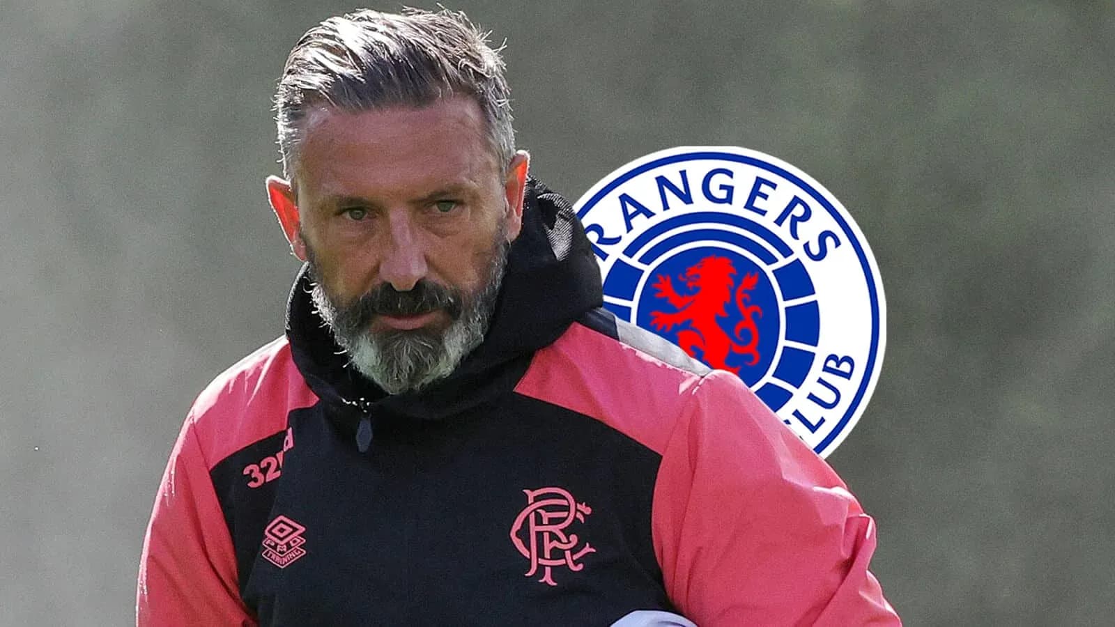Entrenador de Rangers durante la sesión de entrenamiento