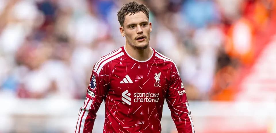 Jugador de Liverpool en acción durante un partido