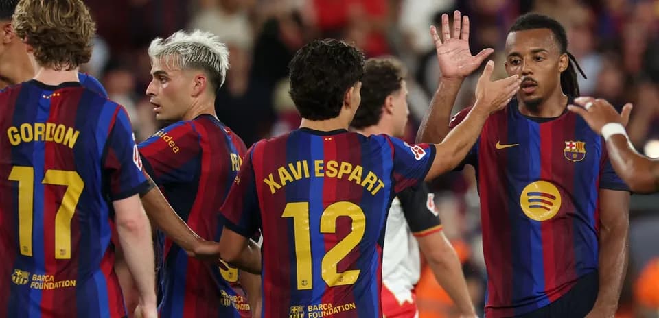 Jugadores del FC Barcelona celebrando en el campo