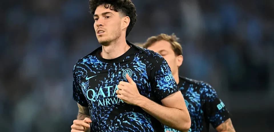 Jugador corriendo durante calentamiento en el estadio