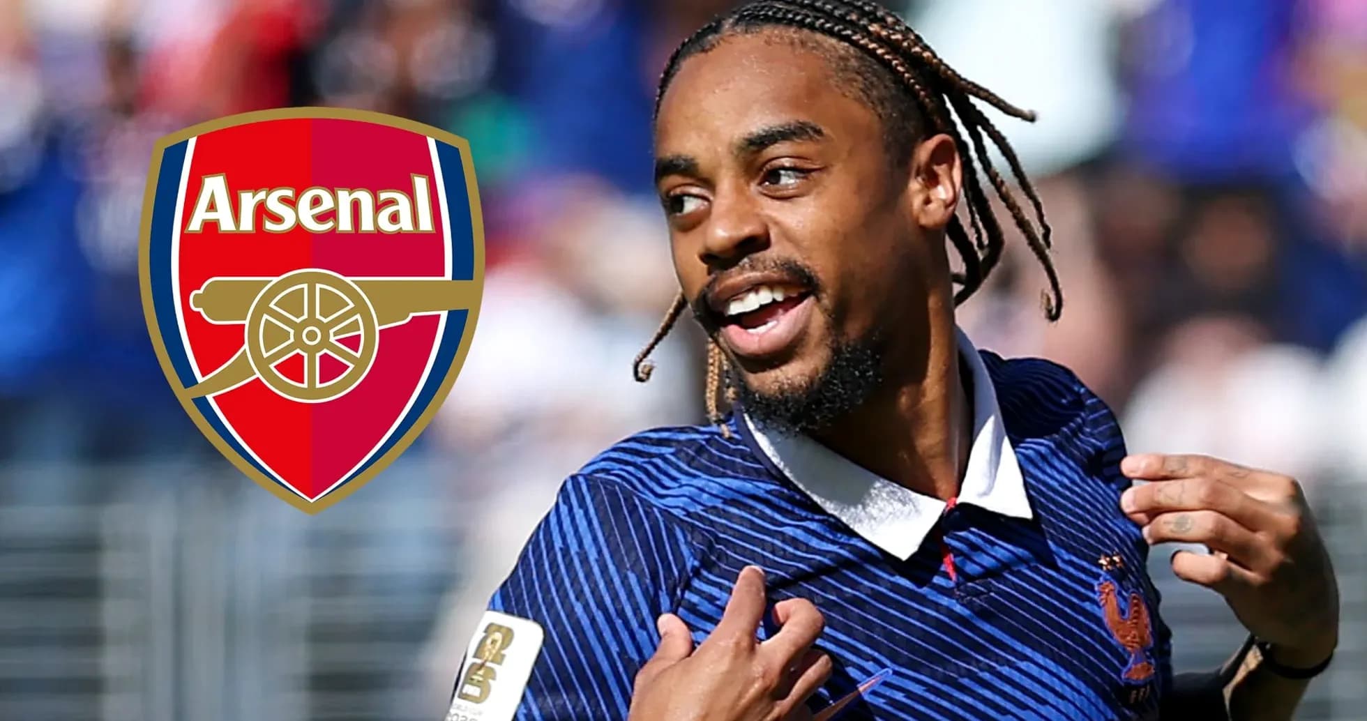 Jugador celebrando con camiseta de Francia y logo de Arsenal