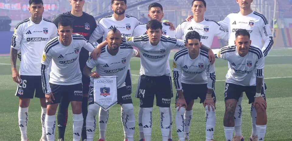 Jugadores de Colo Colo posando para la foto
