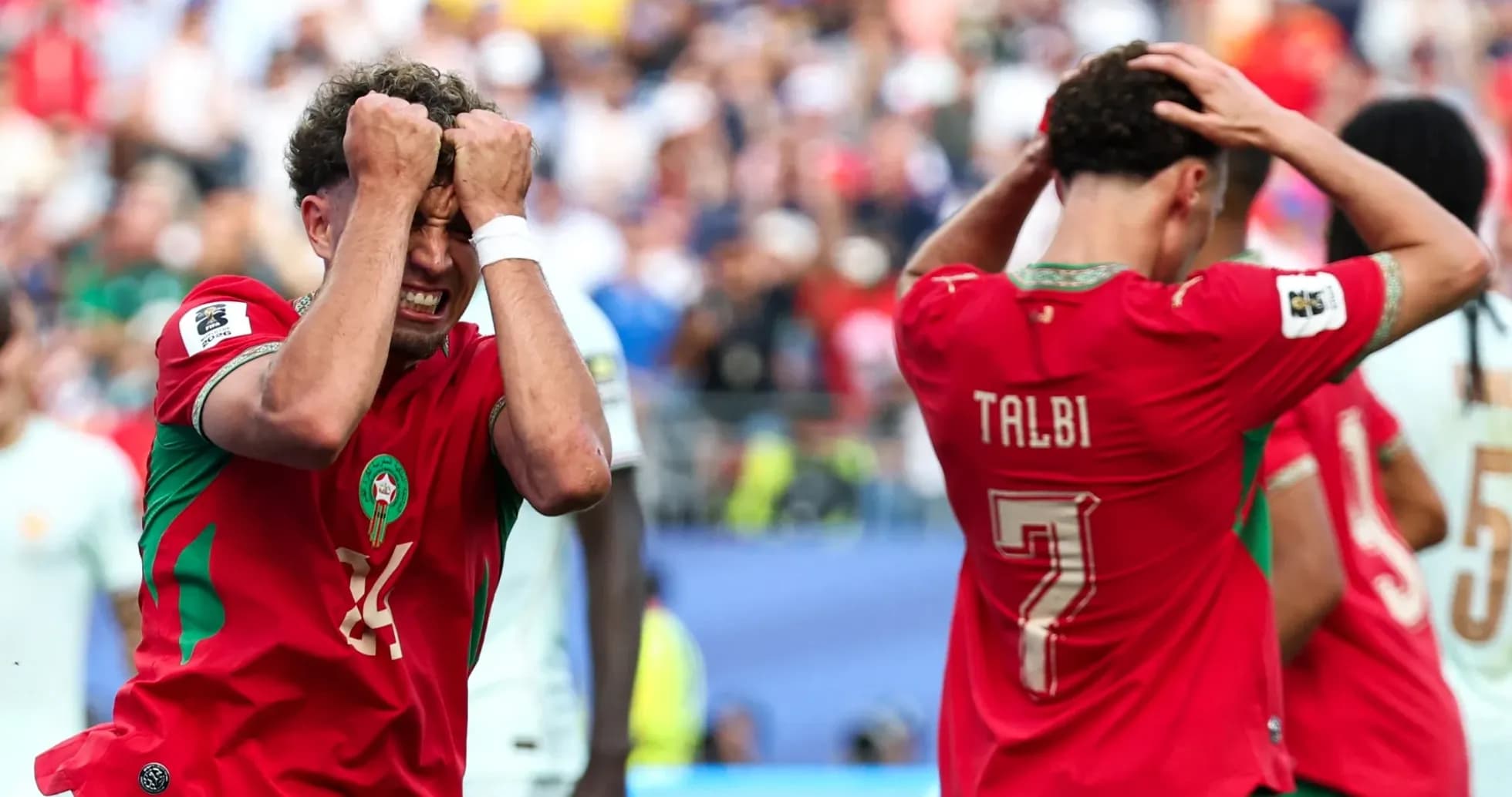 Jugadores de Marruecos lamentándose tras una jugada