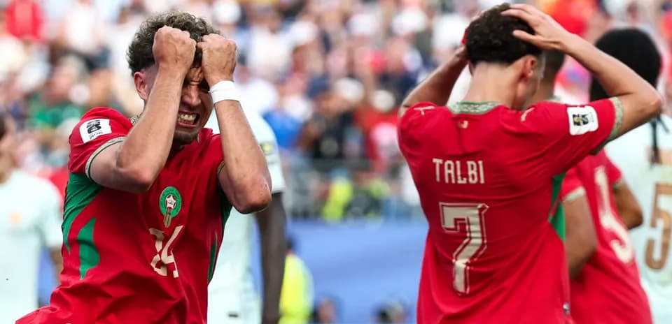 Jugadores de Marruecos lamentándose tras una jugada