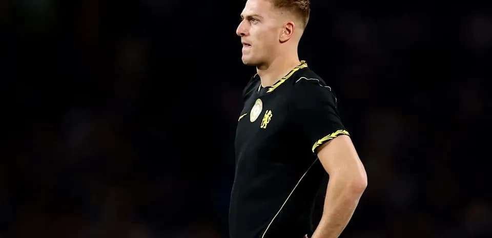 Jugador de pie en el campo durante el partido