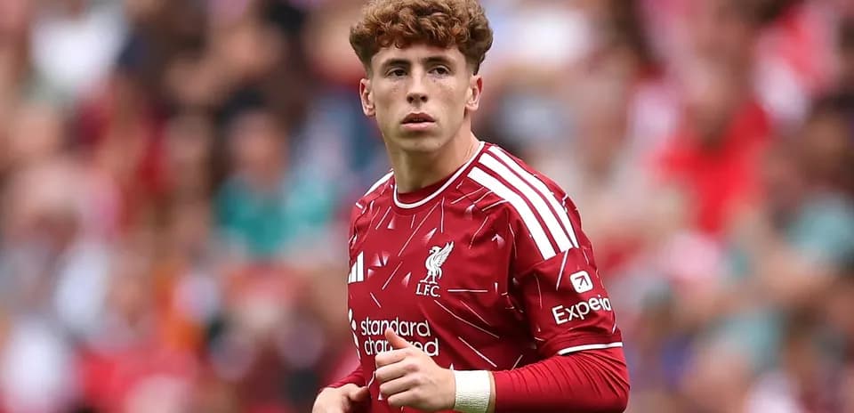 Jugador de Liverpool en el campo durante un partido