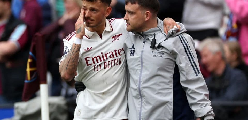 Jugador siendo asistido por el personal médico tras lesión