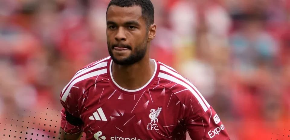Jugador de Liverpool en el campo durante un partido
