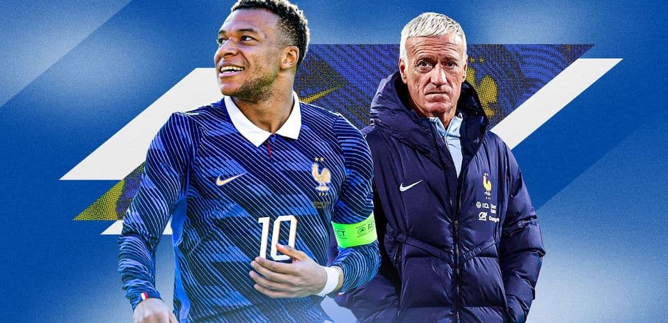 Kylian Mbappé y Didier Deschamps en fondo azul