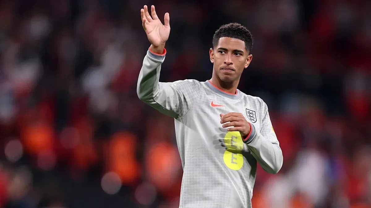Jugador saludando a la afición tras el partido
