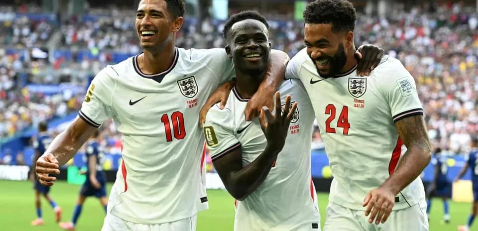 Jugadores de Inglaterra celebrando un gol