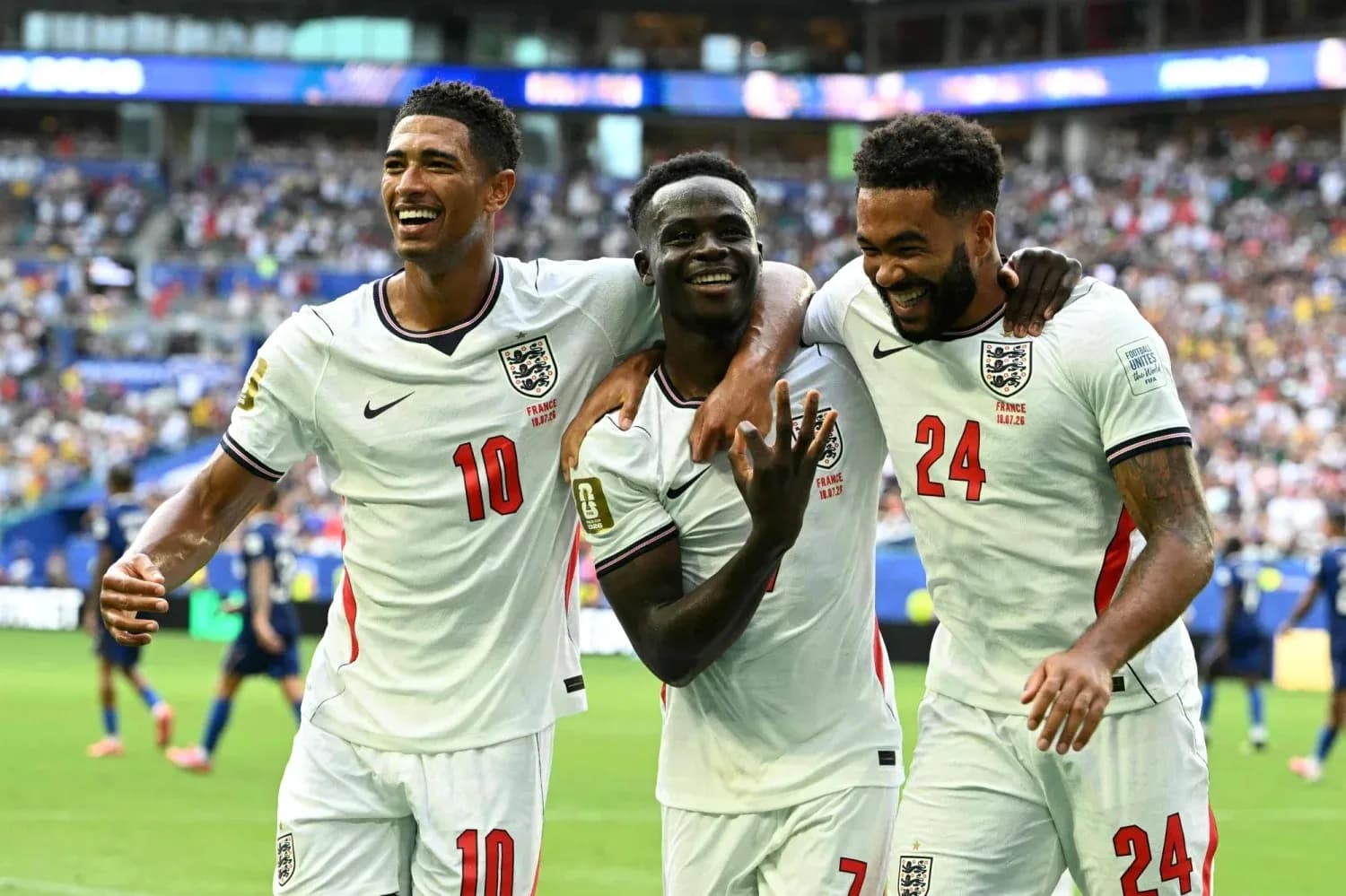 Jugadores de Inglaterra celebrando un gol
