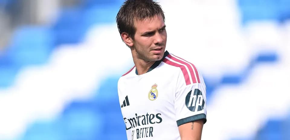Jugador de Real Madrid en entrenamiento en el campo
