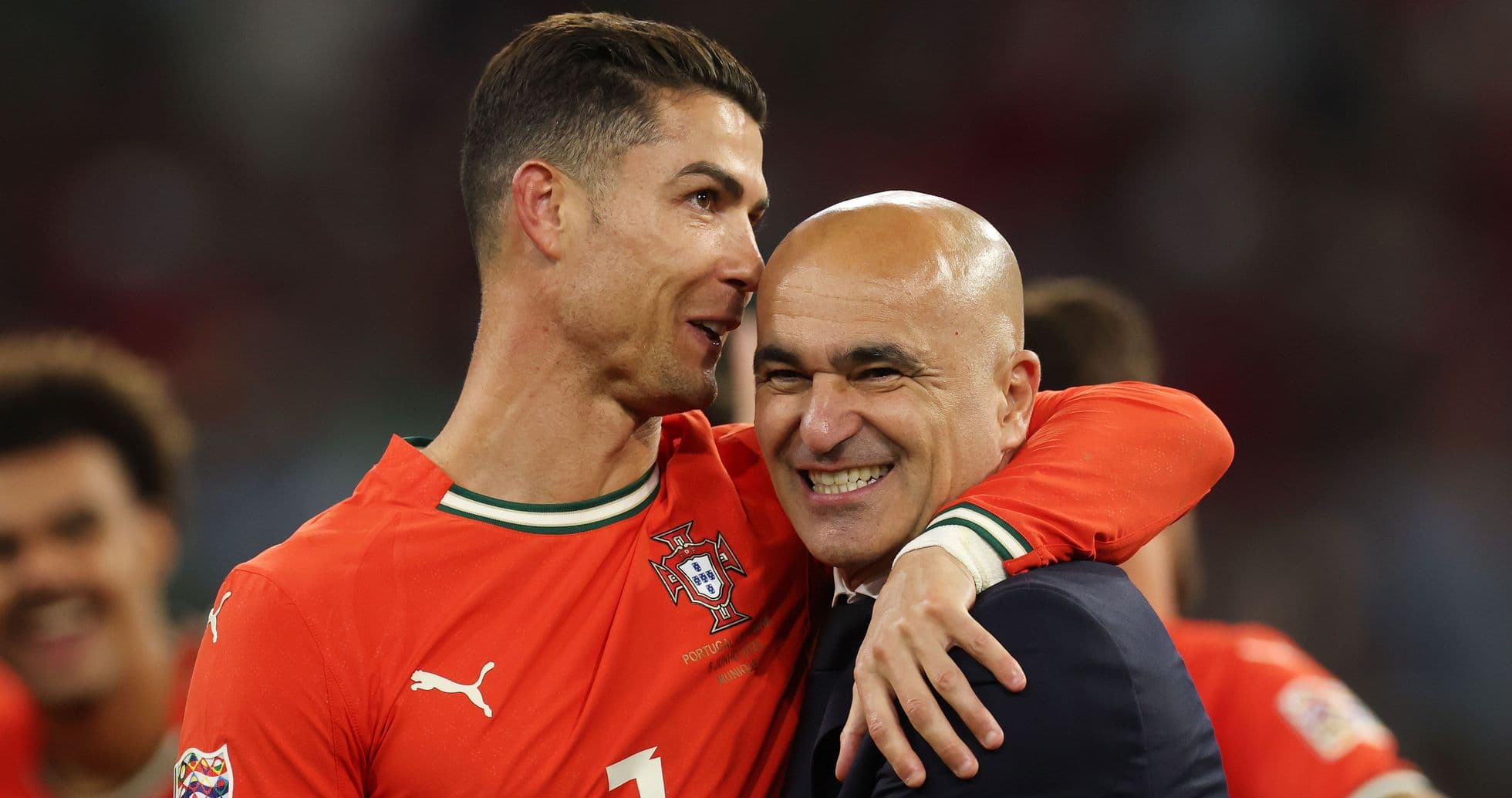 Cristiano Ronaldo abrazando a su entrenador después del partido