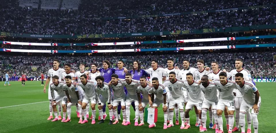 Equipo de México posando antes del partido