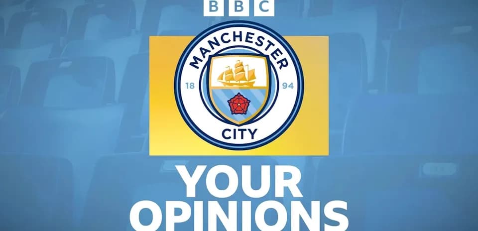 Logo de Manchester City con texto de opiniones