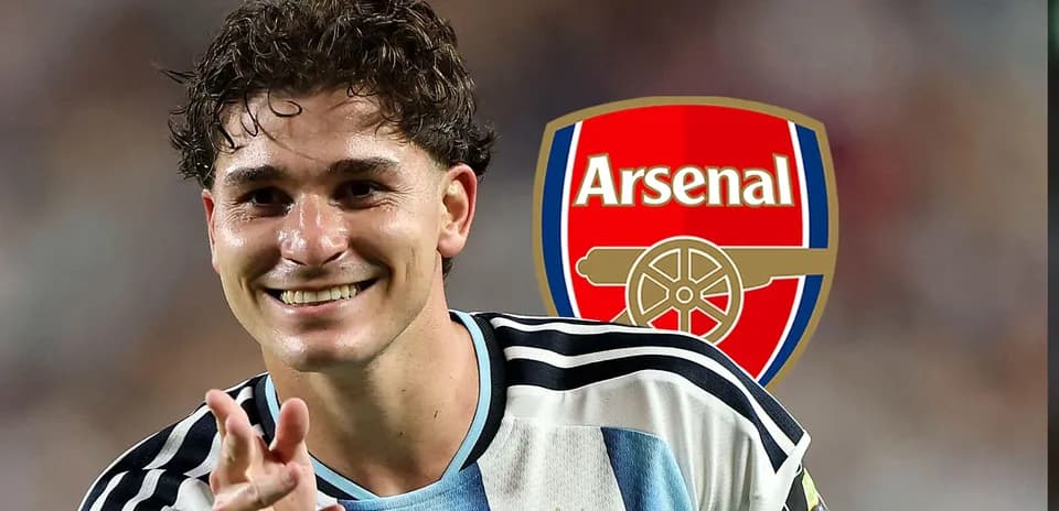 Jugador argentino sonriendo con camiseta de Argentina