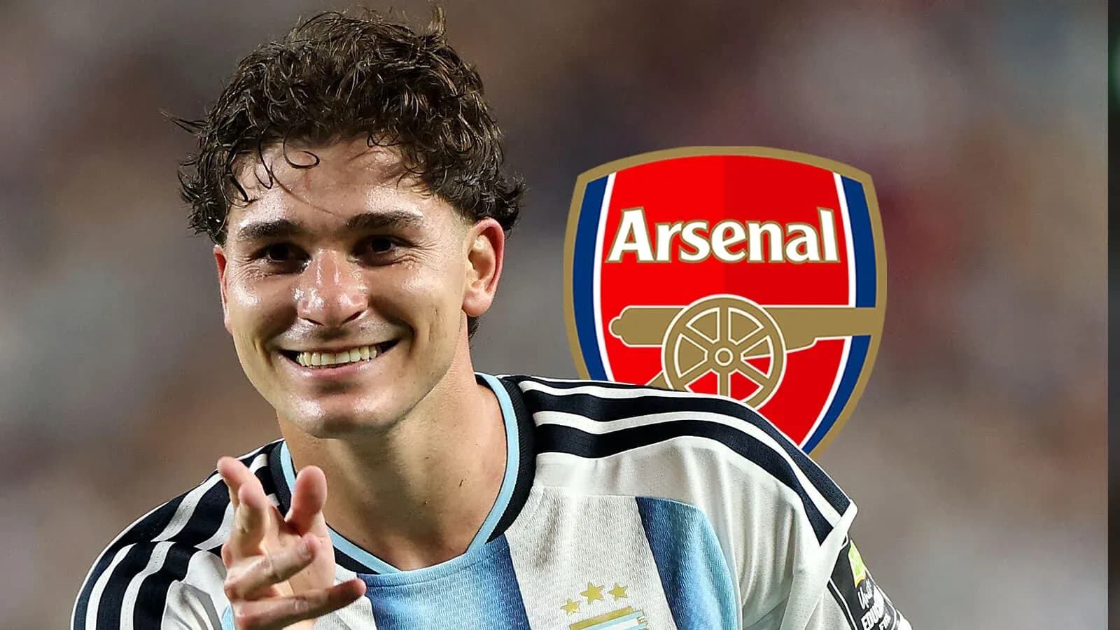 Jugador argentino sonriendo con camiseta de Argentina