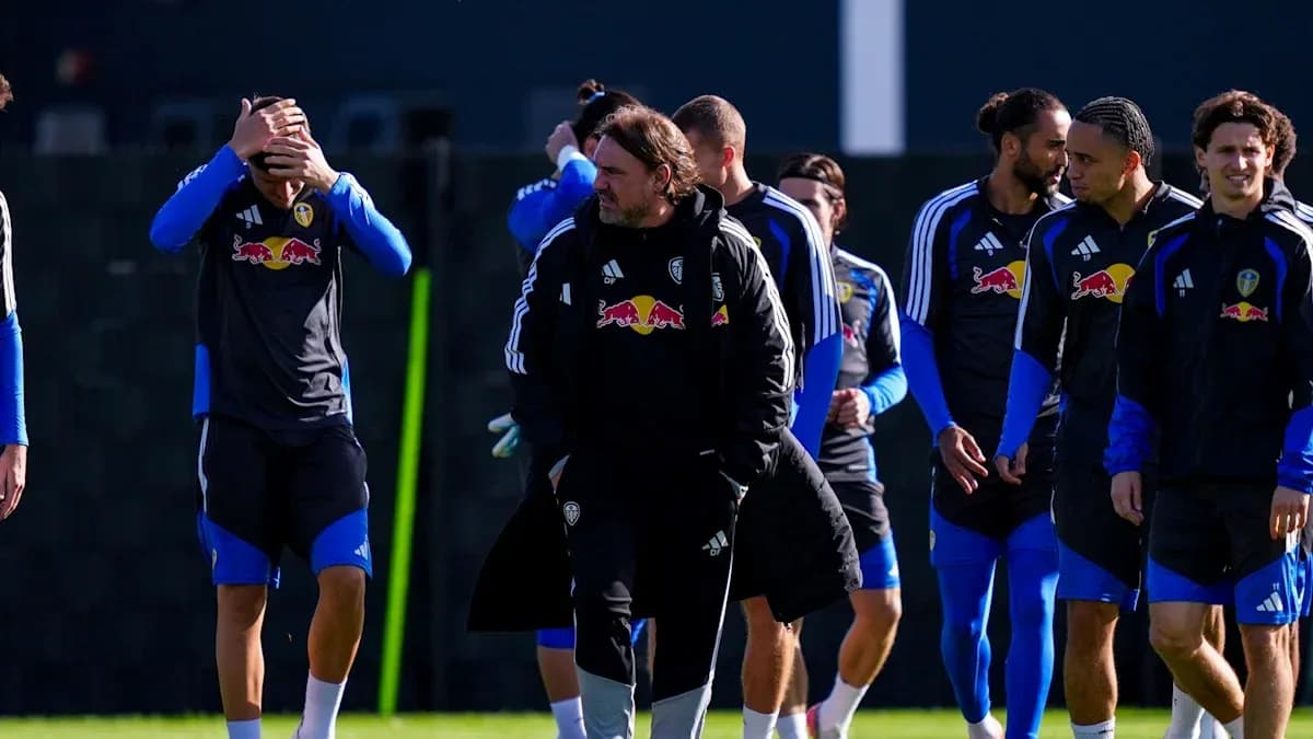 Jugadores de Leeds United entrenando en el campo