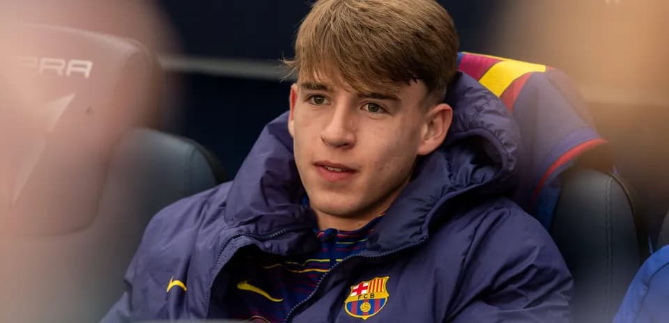 Jugador de Barcelona sentado en el banquillo