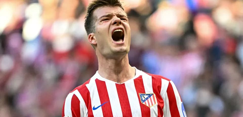 Jugador de Atlético de Madrid gritando en el campo