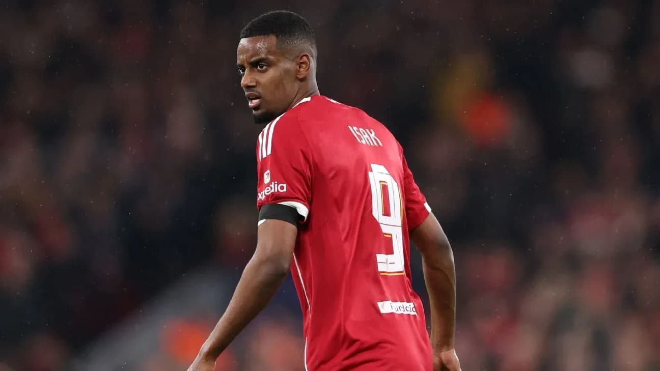 Jugador con camiseta roja número 9 en el campo
