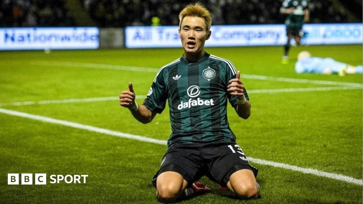 Jugador celebrando un gol en el campo