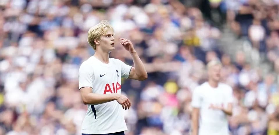Jugador de Tottenham en acción durante el partido