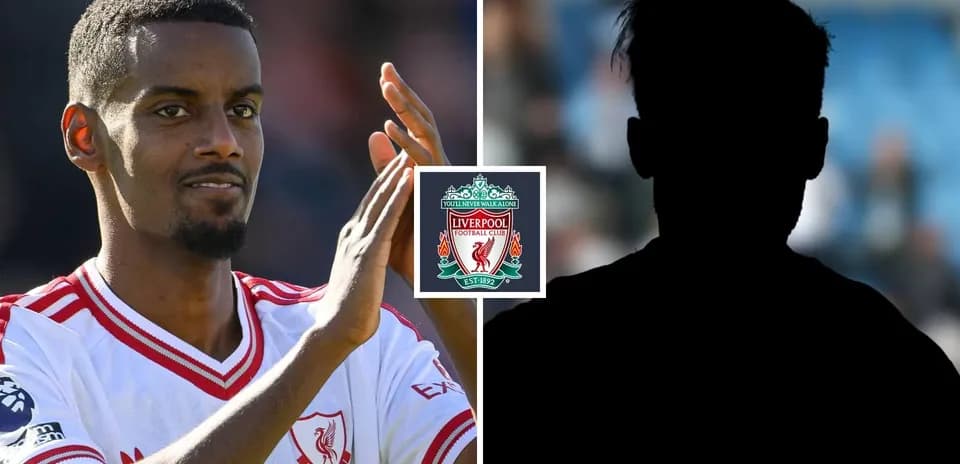 Jugador de Liverpool aplaudiendo con fondo oscuro