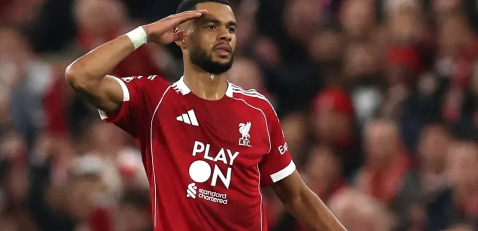 Jugador de Liverpool saludando a la afición