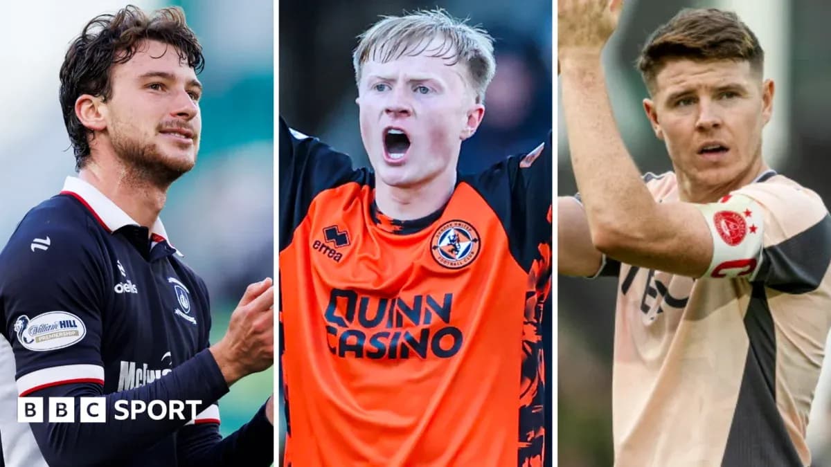 Tres jugadores de fútbol en diferentes acciones de juego
