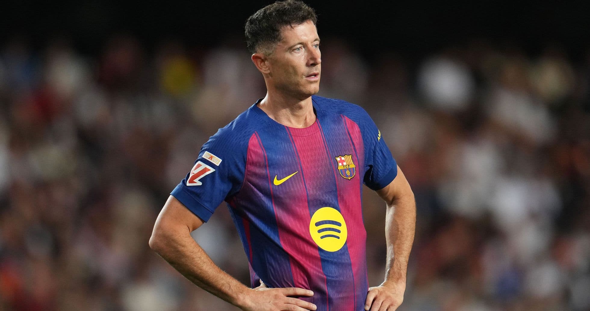 Jugador del FC Barcelona en el campo durante partido