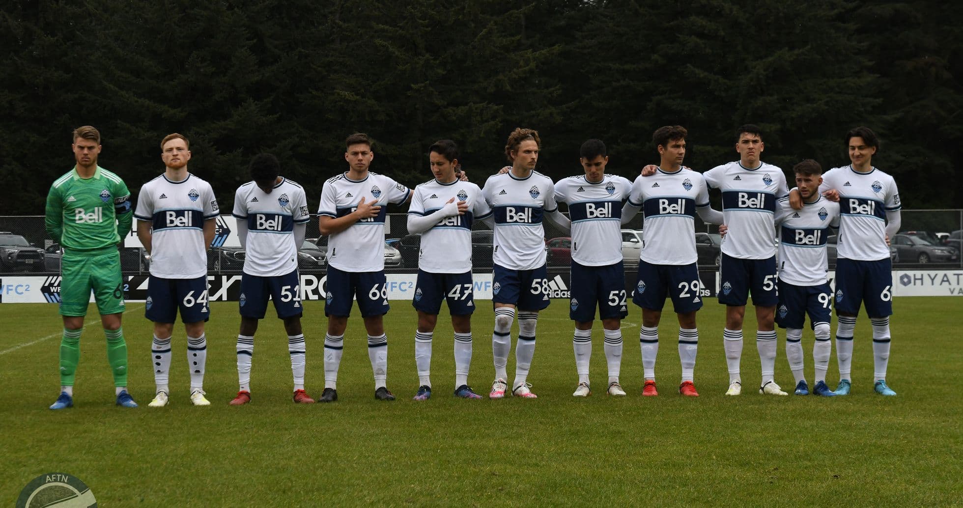 Jugadores del Vancouver Whitecaps II alineados para el partido