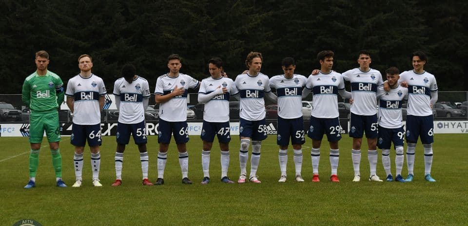 Jugadores del Vancouver Whitecaps II alineados para el partido
