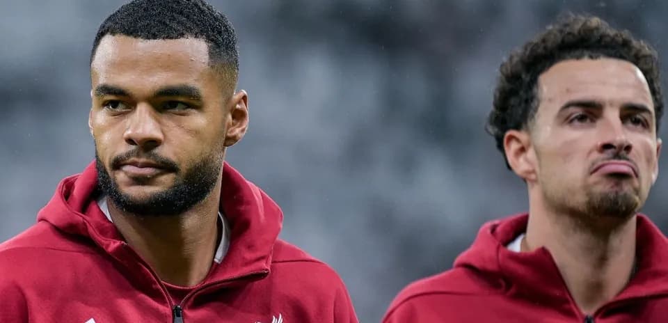 Jugadores de Liverpool en calentamiento antes del partido