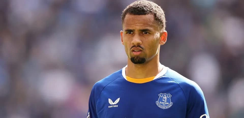 Jugador de Everton en uniforme durante partido