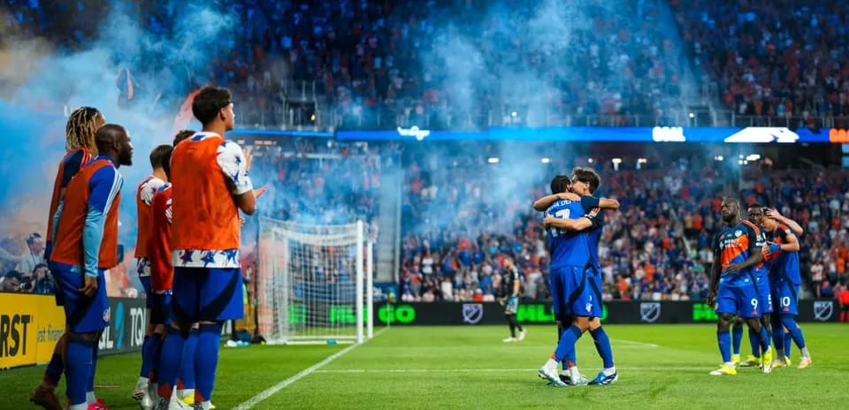 Jugadores de FC Cincinnati celebrando un gol