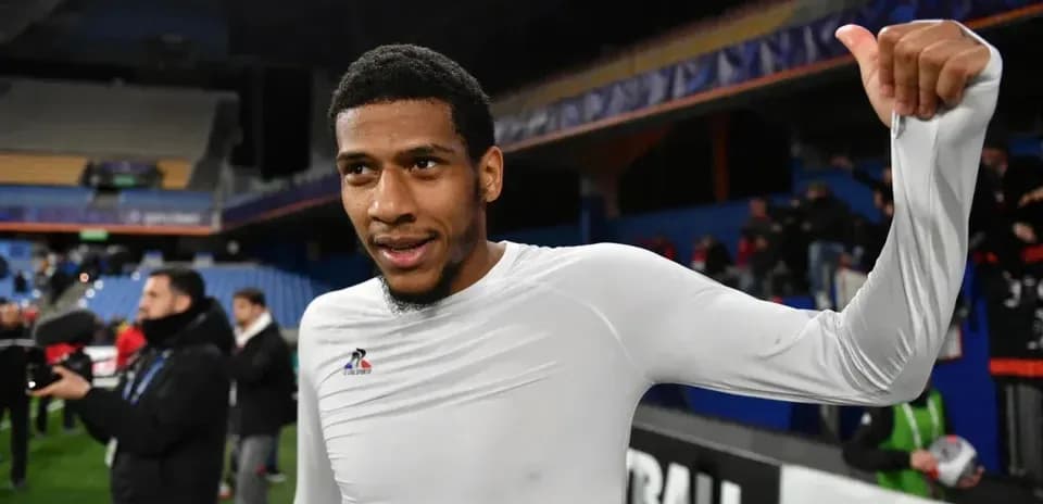 Jugador celebrando en el estadio después del partido