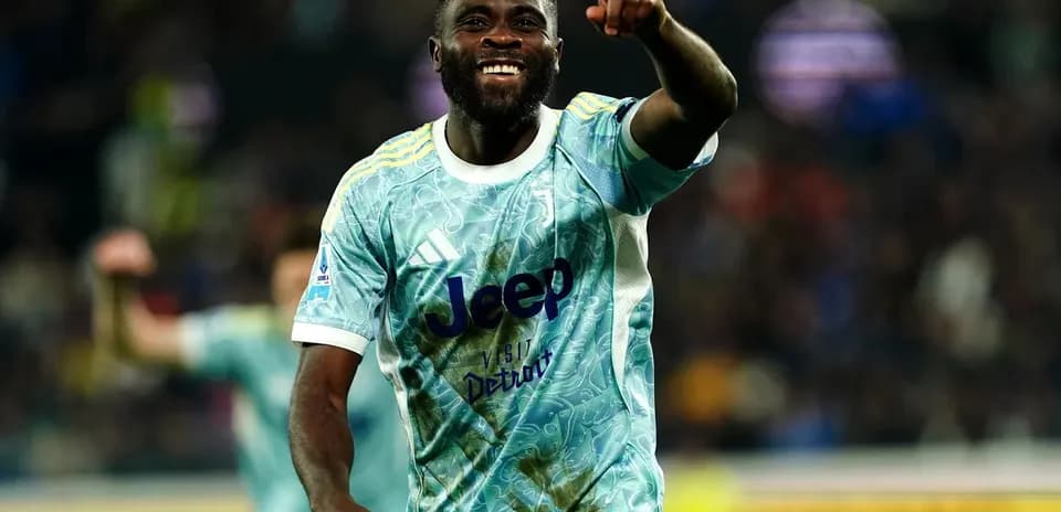 Jugador de Juventus celebra un gol en partido