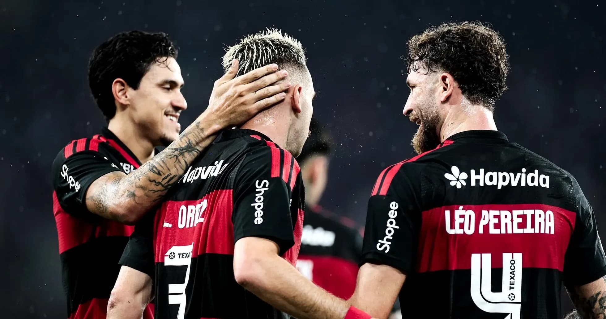 Jugadores de Flamengo celebrando un gol