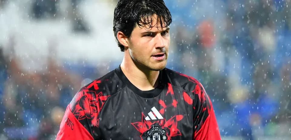 Portero de Manchester United bajo la lluvia