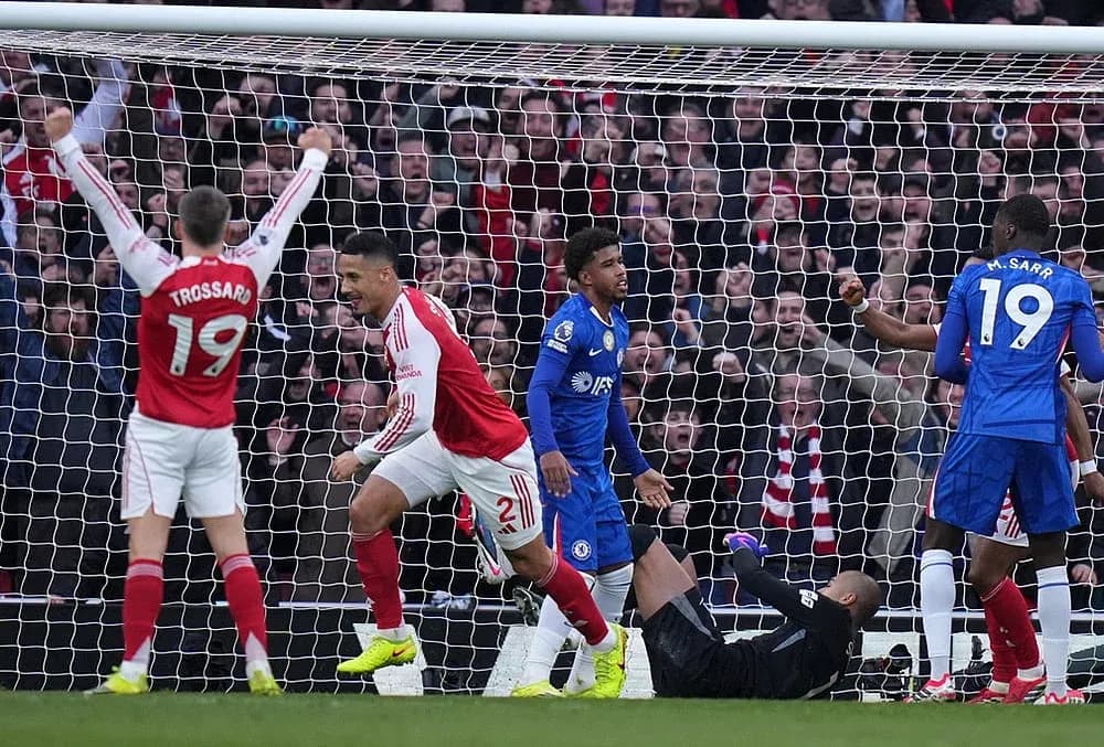 Jugadores de Arsenal celebrando un gol