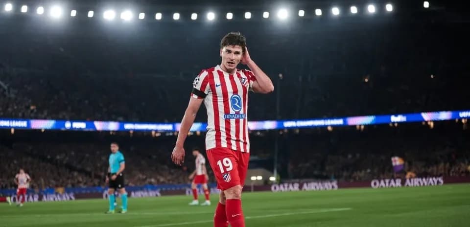 Jugador del Atlético de Madrid en el campo de juego