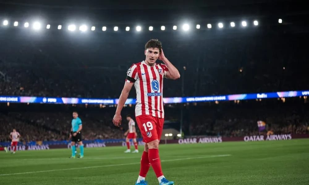 Jugador del Atlético de Madrid en el campo de juego