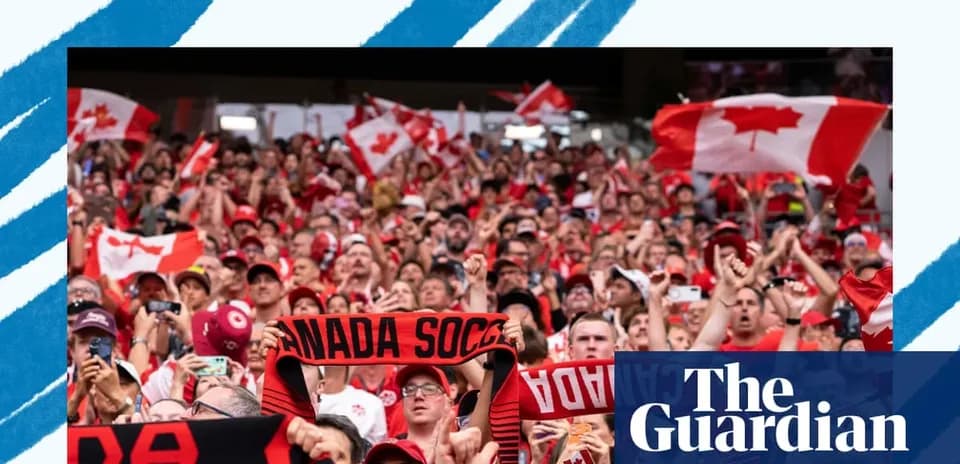 Aficionados con banderas canadienses en estadio