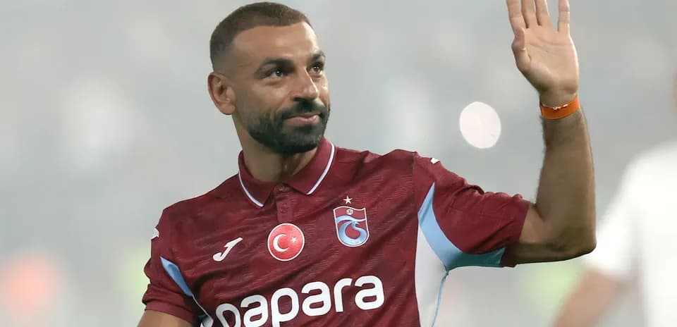Jugador de Trabzonspor saludando a la afición