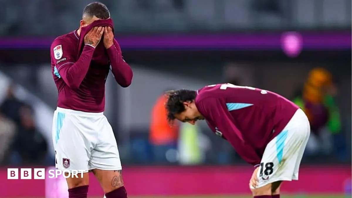 Jugadores de West Ham mostrando frustración tras el partido