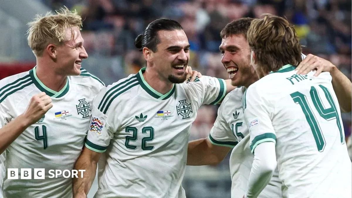 Jugadores de Irlanda del Norte celebrando un gol