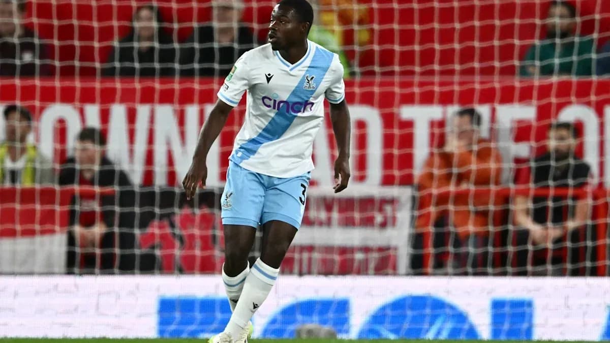 Jugador de Crystal Palace en el campo durante partido
