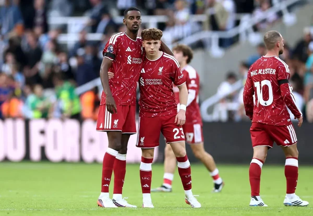 Jugadores de Liverpool en el campo durante el partido
